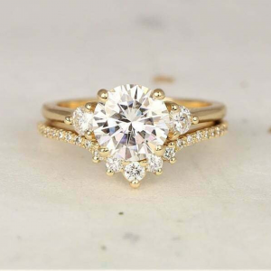 Round Cut Diamond Ring